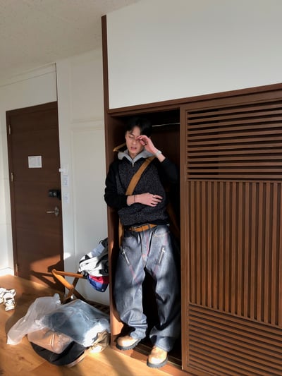 日系潮男 紅色縫線 拉鏈細節 牛仔寬褲 - 2C16