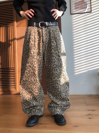 街頭指標 雙層褶皺 俐落線條 豹紋 寬褲 - 3C1