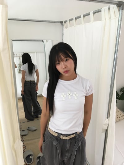 美式十字架 刺繡造型 貼身短版 短袖 上衣 - 2C4