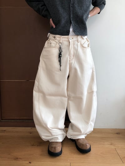 四季大口袋 彎曲縫線 配色設計 牛仔寬褲 - 2C1