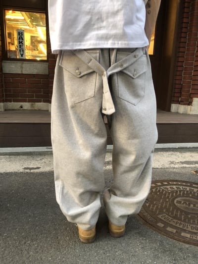 休閒背殺 鈕扣緞帶 寬版 直筒棉褲 - 2C10
