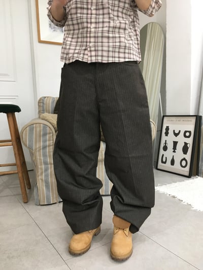 人字紋 小貼片刺繡 寬版直筒 原牛褲 - 3C6