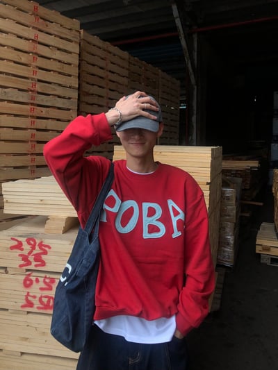 (灰色現貨) Poba 獨特刺繡 大學T - 3C16