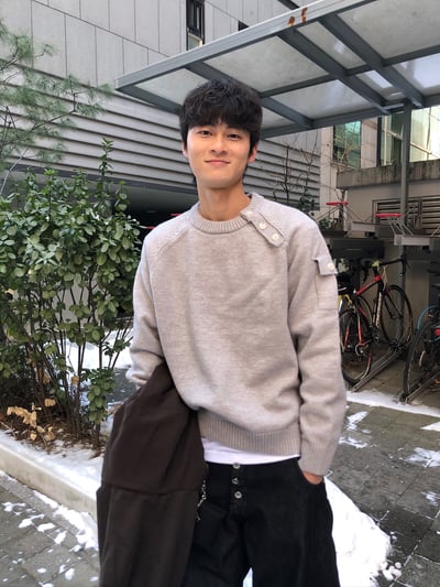 領口斜線 鈕扣 微短版 工裝 針織衫 - 3C19