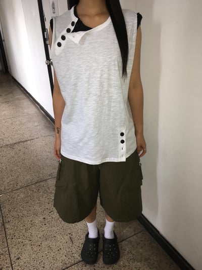 清爽酷夏 街頭鈕扣 斜線設計 背心 - 4C15