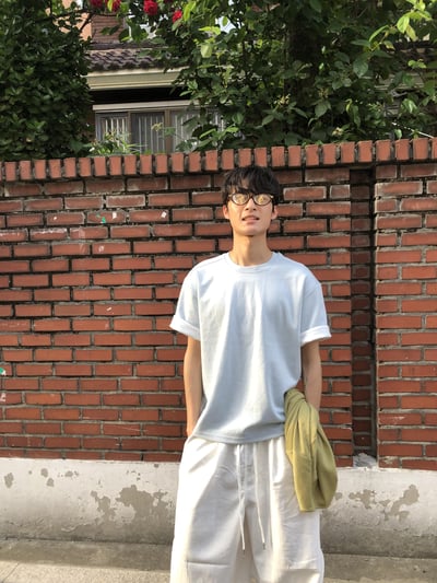 肩膀雙縫線 袖口假兩件 人生短袖 - 3C6