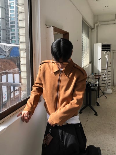 簡約幹練 絨面革 名牌質感 短版 神衣 夾克 - 2C5