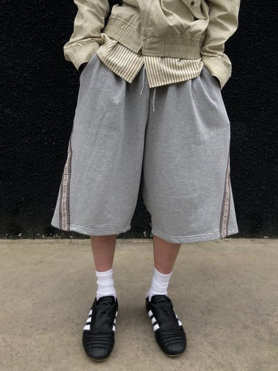 印地安圖紋 刺繡斜線 寬版 7分 棉短褲 - 3C4