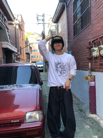獨特街頭 印刷造型 微短版 薄長袖 - 3C11