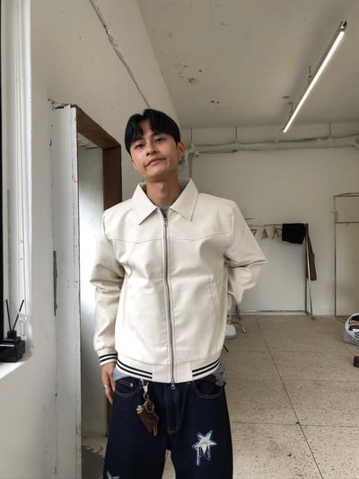 素雅幹練 亮感 皮革 短版 夾克 - 2C15