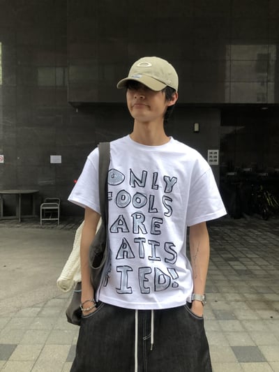 韓系可愛街頭 塗鴉印刷 短版上衣 - 2C2