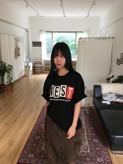 West 夏季涼感色調 印刷造型 短版 短袖 上衣 - 4C3