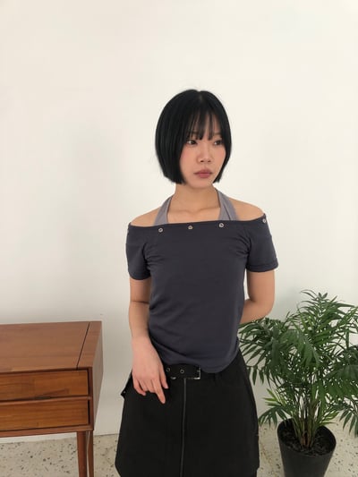 摟空卯釘 平口綁帶 修身上衣 - 2C10