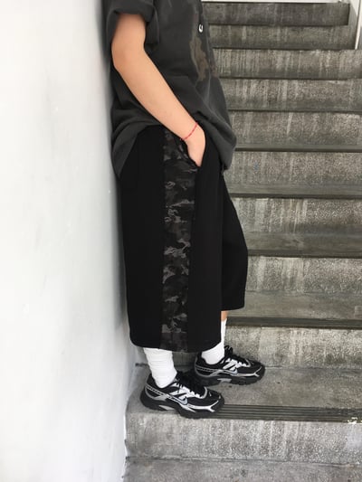 側邊迷彩 不收邊感 百慕達 寬版 短棉褲 - 3C12