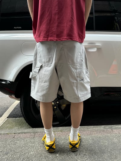 (UNISEX) 鉚釘刺繡 卡彭特短褲 - 3C4