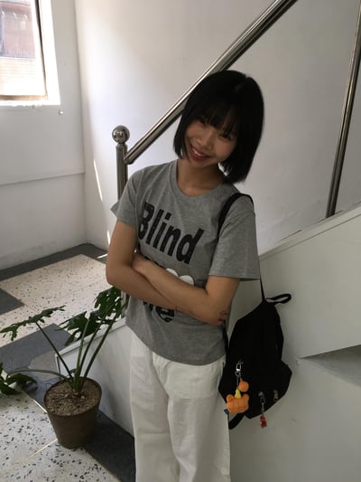 Blind for love 彩繪印刷 短版 短袖 - 3C15
