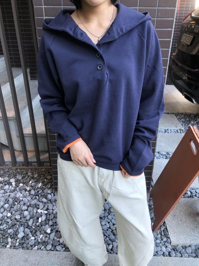 多巴安配色 休閒經典 鈕扣設計 長袖 帽T - 2C2