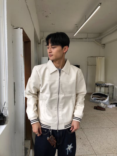 素雅幹練 亮感 皮革 短版 夾克 - 2C2