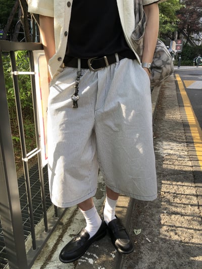 歐美休閒 俐落版型 細條紋 寬版 工裝短褲 - 2C10