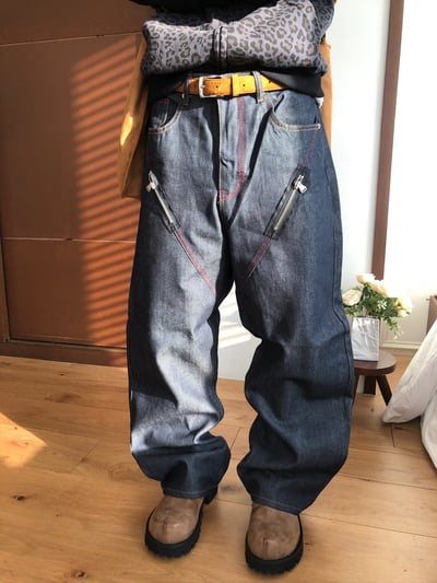 日系潮男 紅色縫線 拉鏈細節 牛仔寬褲 - 2C6