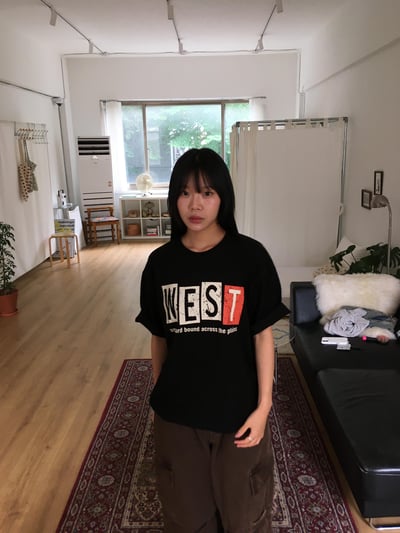 West 夏季涼感色調 印刷造型 短版 短袖 上衣 - 4C15