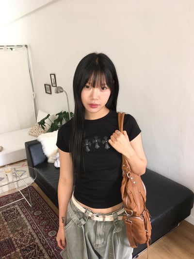 美式十字架 刺繡造型 貼身短版 短袖 上衣 - 2C1