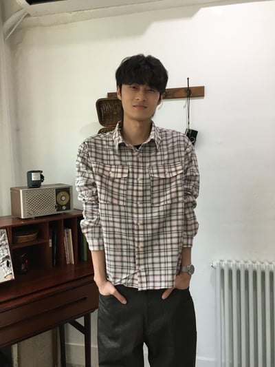 街頭復古感 格紋 涼爽亞麻 短版襯衫 - 2C8