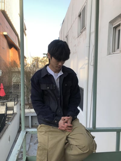 獨特肩部針織 牛仔 微短版 機車夾克 - 2C17