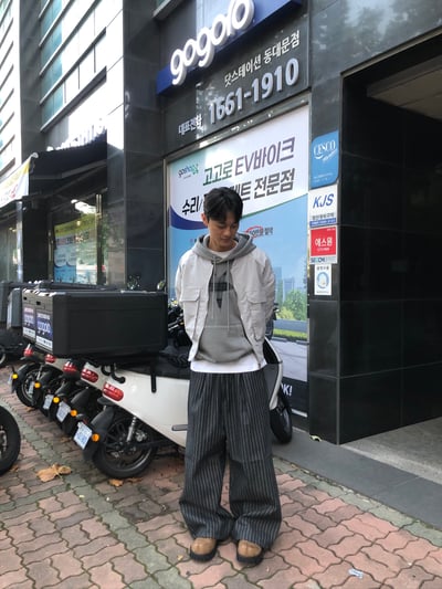 紐約型男 眾星刺繡 單層褶皺 條紋 牛仔寬褲 - 2C9