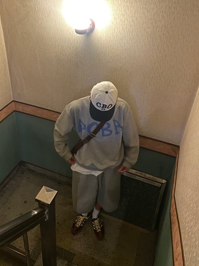 (灰色現貨) Poba 獨特刺繡 大學T - 3C11