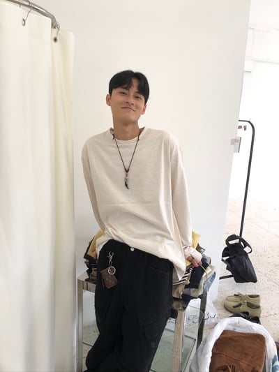 高質感 休閒風 細條紋 層疊穿搭 指套 長袖 - 4C20