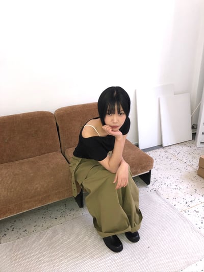 性感斜肩 鈕扣設計 修身 短袖上衣 - 2C19