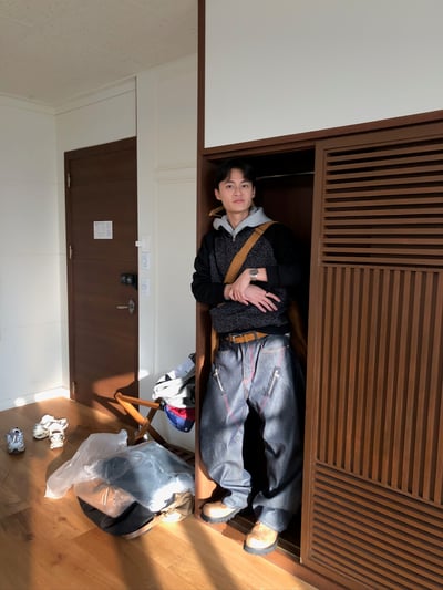 日系潮男 紅色縫線 拉鏈細節 牛仔寬褲 - 2C10