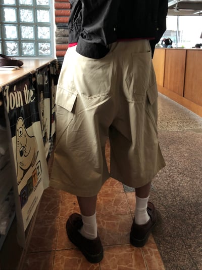 現代首爾 立體抓皺 斜線工裝 7分 短褲 - 2C20