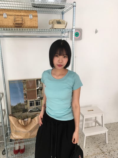 (1+1)簡約百搭 唯美主義 修身 短版 素色短袖 - 12C1