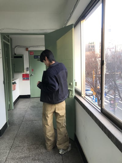 美式 俐落抓皺 立體斜線 工裝 直筒寬褲 - 2C2