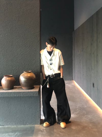 Clean Fit 特殊剪裁 輕薄丹寧 牛仔彎刀褲 - 1C15