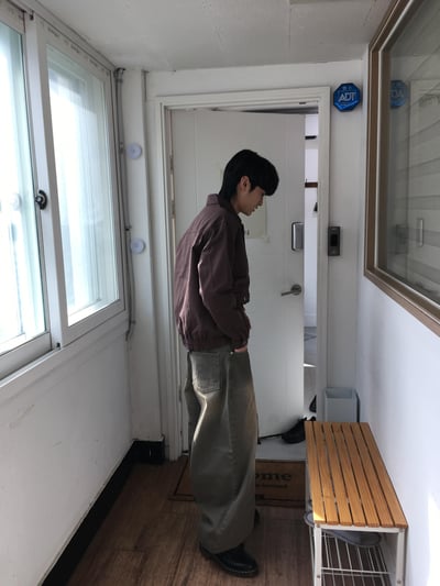 中央割線 水洗 寬鬆 假皮帶 牛仔長褲 - 2C16