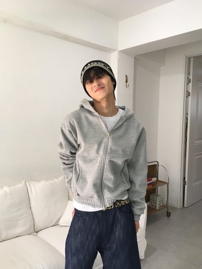 彎曲修身 高檔空氣棉 短版 素面 連帽外套 - 2C18