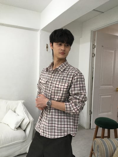 街頭復古感 格紋 涼爽亞麻 短版襯衫 - 2C6