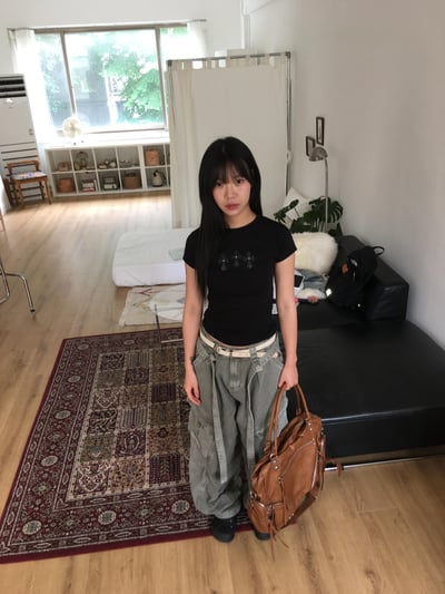 美式十字架 刺繡造型 貼身短版 短袖 上衣 - 2C11