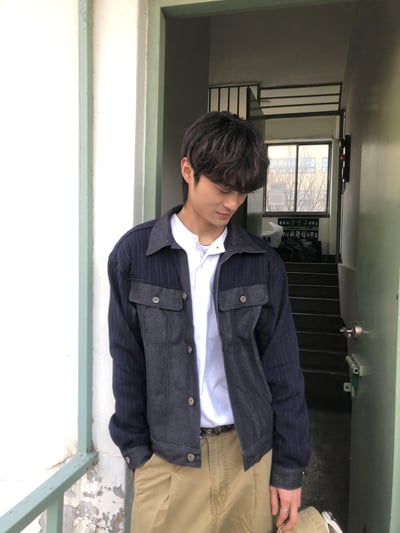 獨特肩部針織 牛仔 微短版 機車夾克 - 2C11