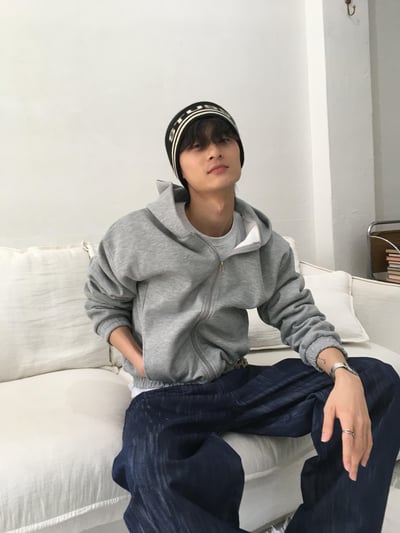 彎曲修身 高檔空氣棉 短版 素面 連帽外套 - 2C7