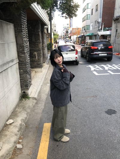 彎刀縫線 俐落版型 鬆緊帶 寬版 長褲 - 4C21