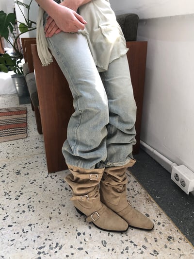 個性街頭感 麂皮 方形扣 尖頭靴 - 2C7
