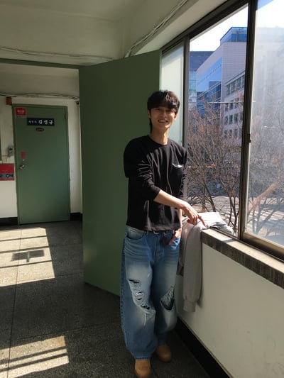 春季必備 口袋配色 短版 薄長袖 - 3C21