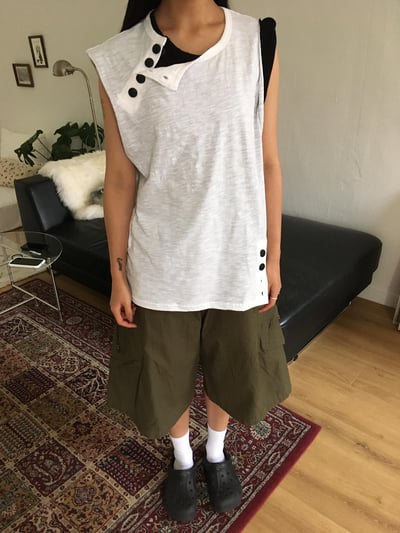 清爽酷夏 街頭鈕扣 斜線設計 背心 - 4C19