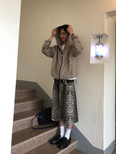 現代街頭 弧形卯釘 夏季風衣 連帽外套 - 3C8