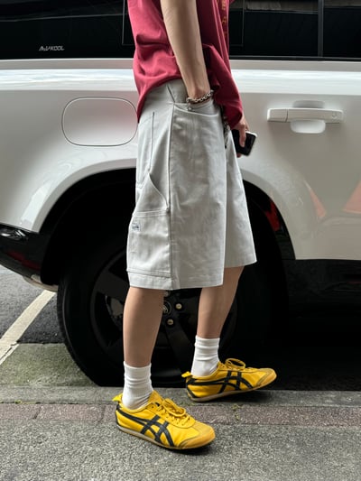 (UNISEX) 鉚釘刺繡 卡彭特短褲 - 3C5