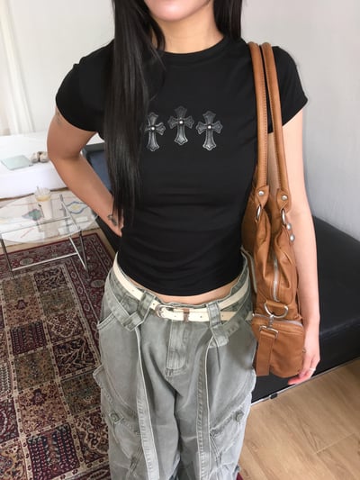 美式十字架 刺繡造型 貼身短版 短袖 上衣 - 2C13